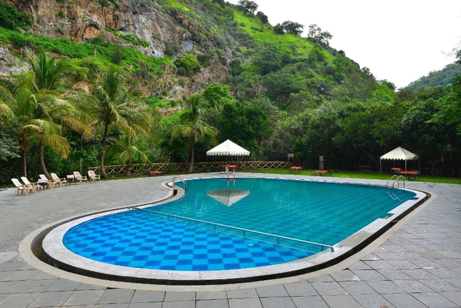 Aaram Baagh - A Luxury Nature Resort Удайпур Екстериор снимка
