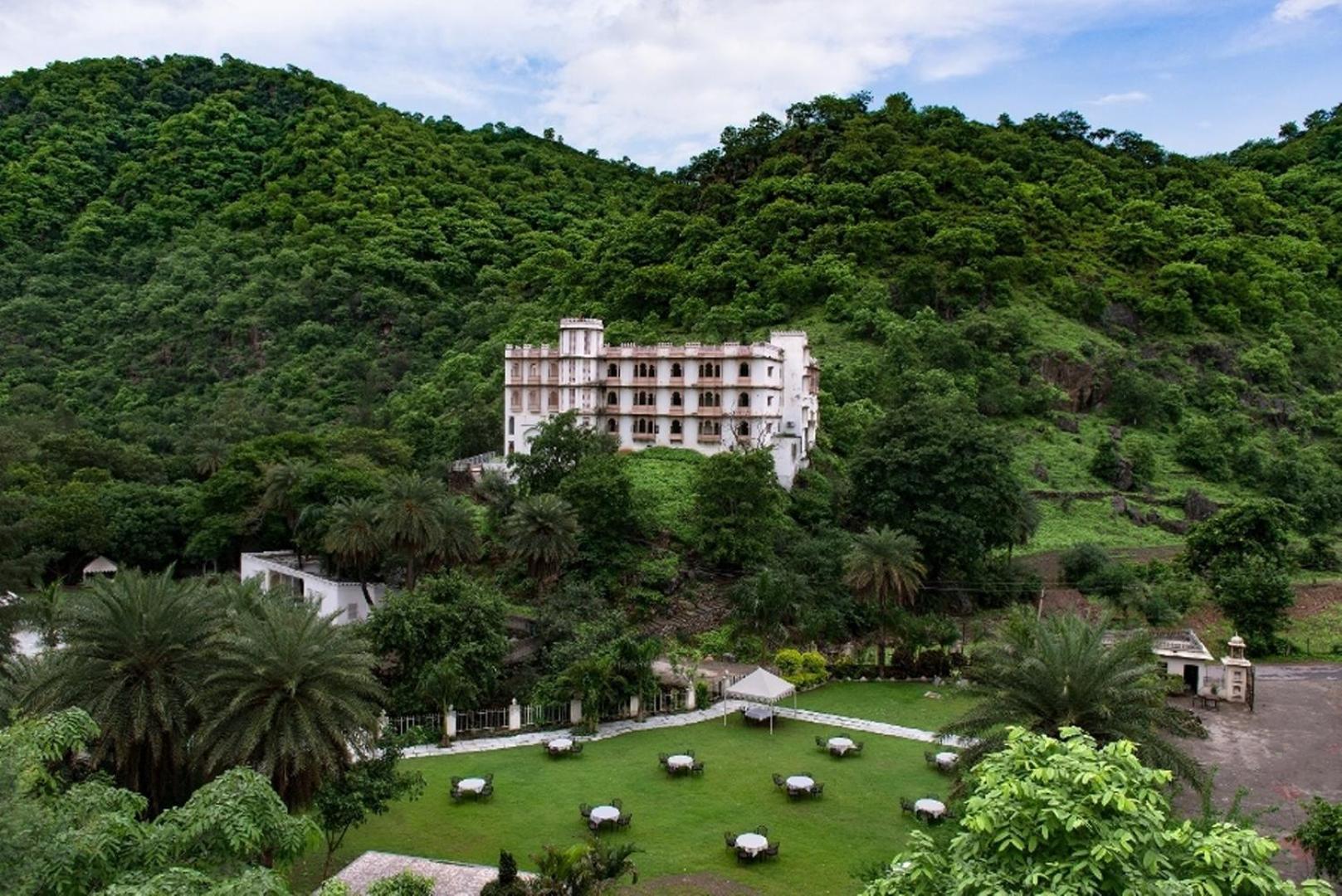 Aaram Baagh - A Luxury Nature Resort Удайпур Екстериор снимка